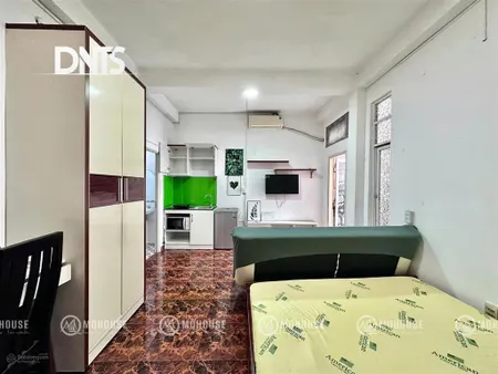 Cho thuê phòng bancony gần trường đại học văn lang, petro bến thành q1