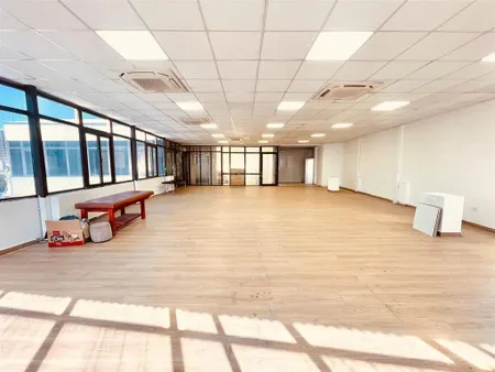 Cho thuê văn phòng 130m2, 15tr tại phùng hưng, hà đông, thông sàn vuông vắn