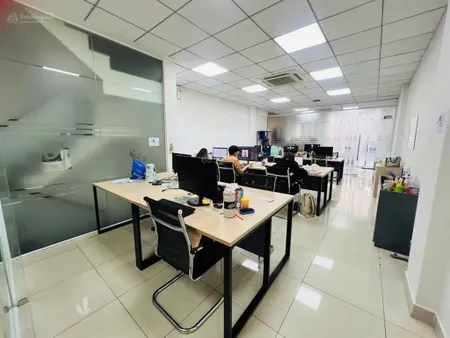 Văn phòng 85m2 nằm trên mt đường võ văn tần, q.3. trống lầu 1, giá thuê chỉ 23tr