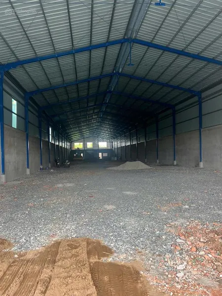 Cho thuê xưởng mới. mt ql 1a vĩnh long dt 1400m2