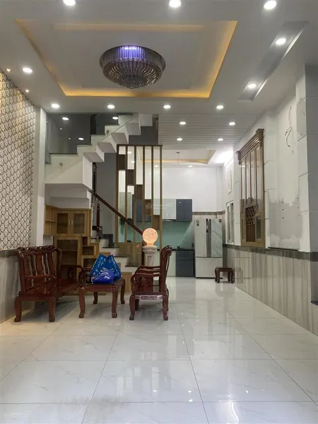 Cho thuê nhà nguyên căn. diện tích 4,5*10. 4 phòng ngủ3 phòng tắm3 wc4 máy lạnh