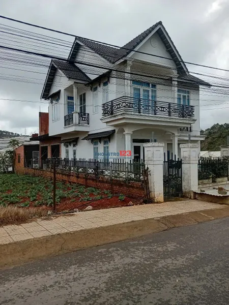 Cho thuê villa 4 phòng đà lạt 8 triệu/tháng - sạch đẹp khu văn minh