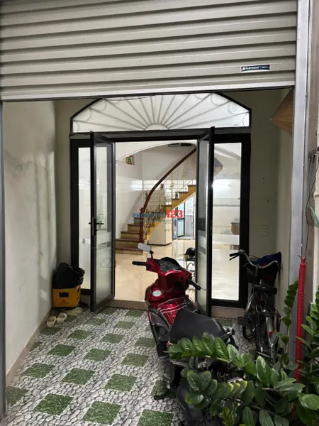 Cho thuê nhà miếu hai xã, ngõ thông ra chợ hàng