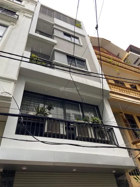 Chính chủ cho thuê nhà phân lô ngõ 71 phố đỗ quang . dt 65m² x 5 tầng, mt 5m. giá 28 triệu