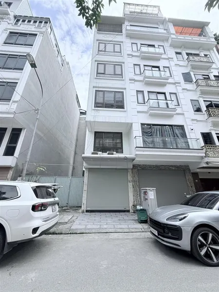 Cho thuê nhà ngõ 172 phú diễn, 45m2, 7 tầng, thang máy, nhà mới, 20tr