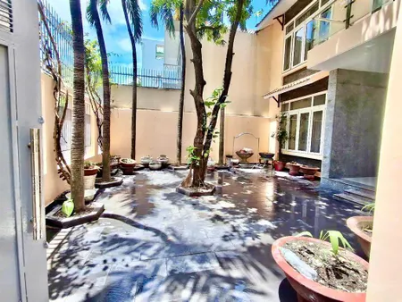 Vị trí vàng! chính chủ cho thuê biệt thự sân vườn hẻm xe tải 8m 204m², ở hay kinh doanh đều được