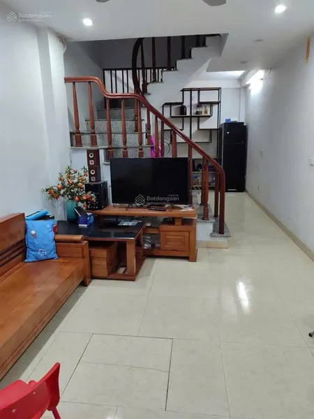 Cho thuê nhà ngõ 541 bát khối 9 triệu