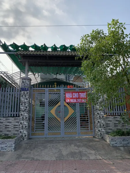 - Cho thuê nhà mặt phố (3 tầng) giá rẻ, vị trí đắc địa , tại trung tâm Thành Phố Tân An - Long An .