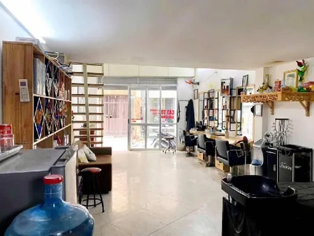 Cho thuê nhà 28m quỳnh mai kinh doanh, oto chỉ nhỉnh 3 triệu/ tháng