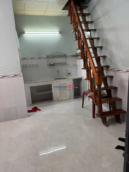 Nhà nguyên căn cho thuê ,1 gác đuc gạch, điện nước chính
