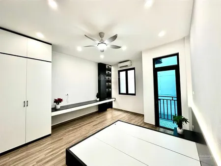 Cho thuê nhà nguyên căn lai xá dt 40m2 5 tầng 4pn full đồ 8 triệu