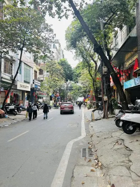Cho thuê nhà nguyên căn mặt phố võ văn dũng mặt tiền rộng vỉa hè thoáng kinh doanh ngay