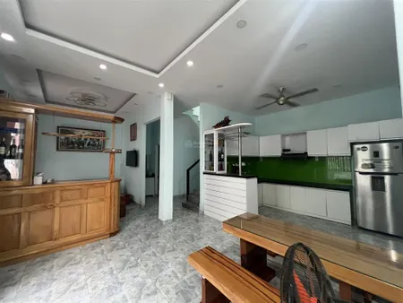 Cho thuê nhà 4tr/tháng, mặt tiền hương lộ 39, buôn bán tốt, diên hoà
