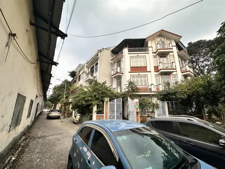 Cho thuê nhà làm văn phòng, kho, ô tô tải đỗ cửa
