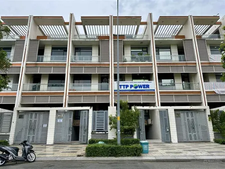 Nguyên căn vạn phúc city 5x21m (hầm 4 tầng) hoàn thiện đẹp có sẵn máy lạnh giá chỉ 30 triệu