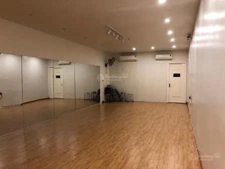 Cho thuê nhà mặt phố tây kết diện tích 50m x 6 tầng , mặt tiền 5m đường to rộng, ô tô tránh nhau