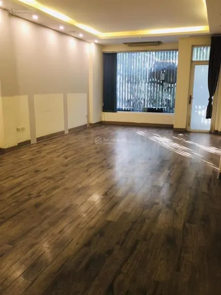 Cần cho thuê căn hộ tâng 5 dien tích 68m