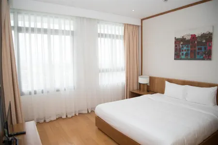 Cho thuê căn hộ ocean suites 2 phòng ngủ tầng cao, view biển