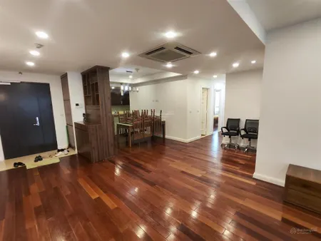 Tôi cần cho thuê căn 3pn view hồ,đủ nội thất tòa lancaster, thuê lâu dài giá 38 tr/th. 0936 242 ***