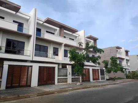 Bán gấp nhà phố bà rịa 1 trệt 2 lầu 100m2 giá 4.350 tỷ, sổ hồng riêng. phạm yến 0775 707 ***