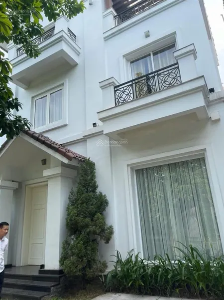 Bán biệt thự đẹp tại vinhomes riverside hoa phượng view hồ. diện tích 181m2, nhà đẹp ở ngay cc bán
