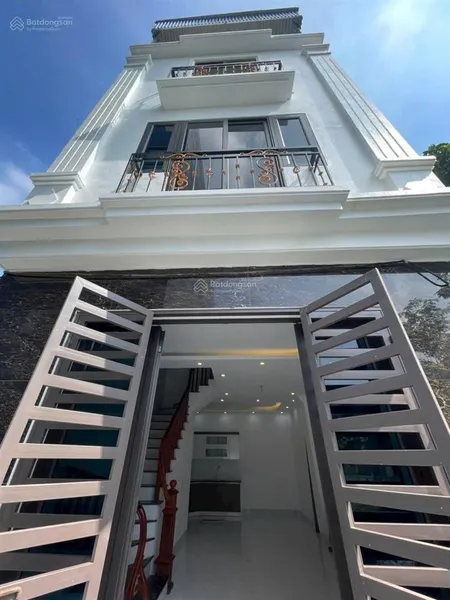Nhà 4 tầng xây độc lập ô tô 4 chỗ tới cửa 34m² giá 4,4 tỷ