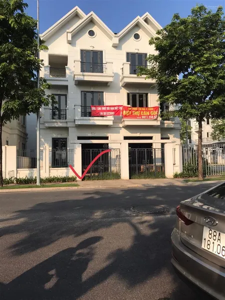 Biệt thự nằm trên đường lý nam đề view hồ đầm vạc trục chính từ tp vĩnh yên ra vinhomes vĩnh phúc