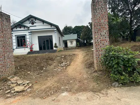 Bán nhanh khuôn viên nghỉ dưỡng sẵn nhà mái thái ở ba trại, đường to thông thoáng, tuyến 2 tl