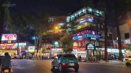 *bán nhà 3 tầng, thang máy, (đường 15m) bùi tá hán, sát bờ sông, dt 250m2, giá 34 tỷ