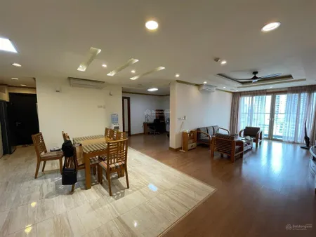 Chính chủ bán căn 3 ngủ 135m2 tại chung cư sông đà 7, full đồ, ban công đông bắc, sổ đỏ.