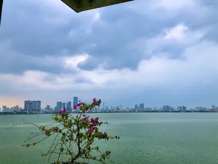 Cần bán nhà mặt phố xuân diệu, q.tây hồ. dt sổ đỏ 175m2 x mt 8m. vị trí đẹp nhất phố, vỉa hè rộng