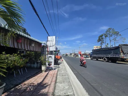 Bán đất tại quốc lộ 61, 8 tỷ, 718,3m2 có 204m2 xd, giá siêu hời, tiện ích đầy đủ