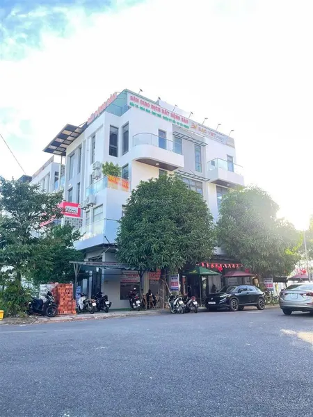 Chào bán căn shophouse góc 2 mặt tiền nguyễn sinh sắc và hoà phú 32 4,5 tầng đang cho thuê