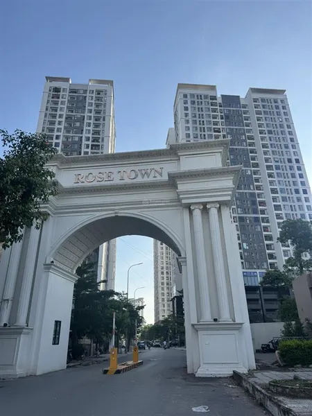 Bán căn hộ cc rose town 79 ngọc hồi hoàng mai. toà dv01 dt 90m2 2 ngủ 2wc. giá 7.5 tỷ 0983 873 ***