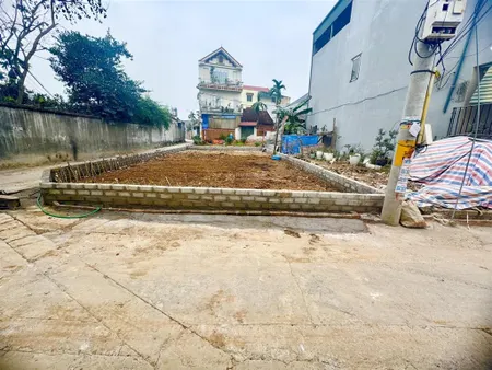Tôi đang muốn bán mảnh đất ngay sát đường đh08 xã đồng trúc, đường rộng ô tô 16 chỗ vào