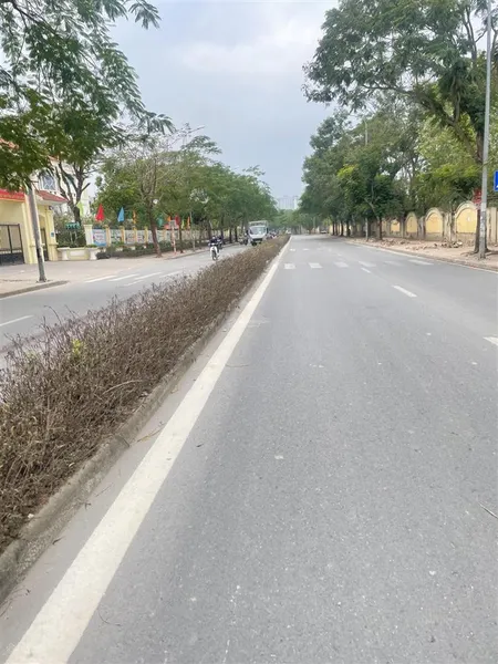 Nhà mình cần bán 103m2 đất ở ô tô vào trong đất, mảnh vuông, view thoáng rộng, cách linh đàm 90m
