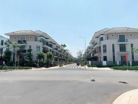 Chủ ngộp bank cần bán gấp căn nhà phố giá tốt nhất khu compound lavila nhà bè, giá 11 tỷ.