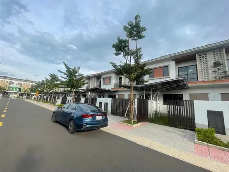 Hàng ngợp trong suncasa cần tiền bán gấp