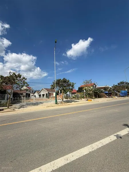 Đất mặt tiền đường nhựa bờ kè rộng 25m, view trực diện sông cái thoáng mát. chỉ 3 tỷ 450tr