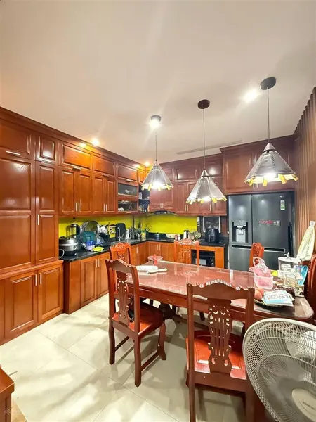 Phân lô ô tô đỗ cửa hai mặt thoáng thông thoáng tứ phía phù hợp làm văn phòng