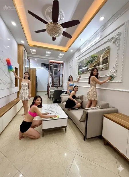 Nhà 5tầng, xây độc lập, full nội thất, sau bể bơi la khê, nhô 8 tỷ, miễn trung gian