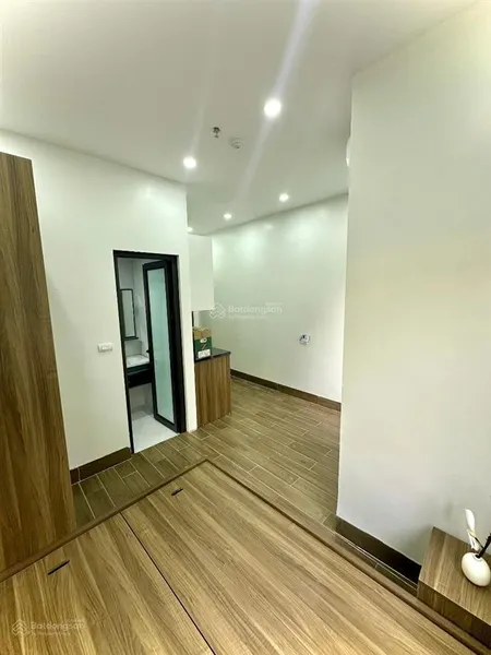 Bán nhà bưởi hoàng quốc việt 7 tầng thang máy 65m2 ô tô đỗ gần 16 phòng khép kín nhà mới