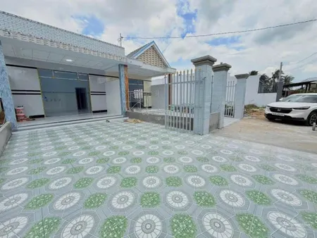 Chủ cần bán căn nhà cấp 4 mới 100%. dt 5*30m (150m2 thổ). shr. giá 1tỷ300tr nhà có 1pk, 2pn
