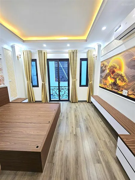 Nhà đẹp cuối văn tiến dũng thang máy full nội thất 7.x tỷ!