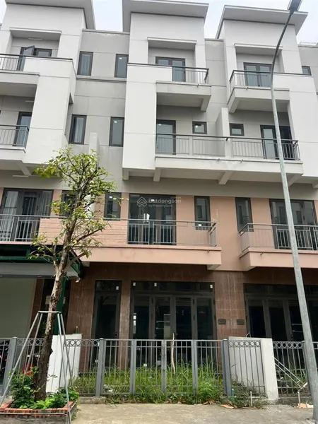 Bán shophouse centa diamond 4t dt 75m2 giá 6,1 tỉ đón sóng 7 tòa chung cư kế bên sắp khởi công