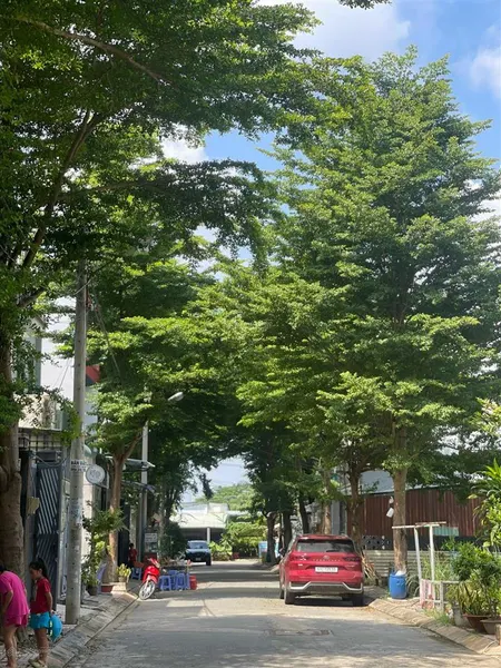 Bán lô góc 2 mt đường 8 lò lu đi vào giáp khu dc đông tăng long