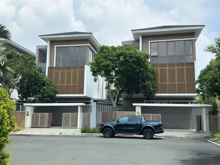 Bán biệt thự view sông biệt lập the rio dt 300m2 xd 3 tầng sổ hồng giá tốt