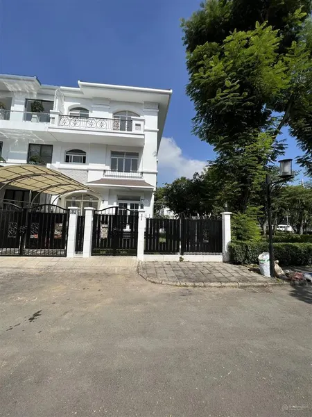 Bán nhà biệt thự song lập ,phú mỹ hưng ,quận 7,diện tích đất 220m2,giá 60.5 tỷ.sổ hồng.0903 775 ***