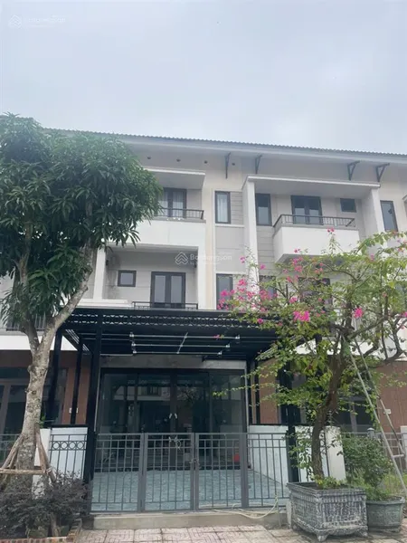 Shophouse 120m ,mặt tiền 6m , giá 8,15 tỷ, vị trí đẹp trong dự án centa riverside