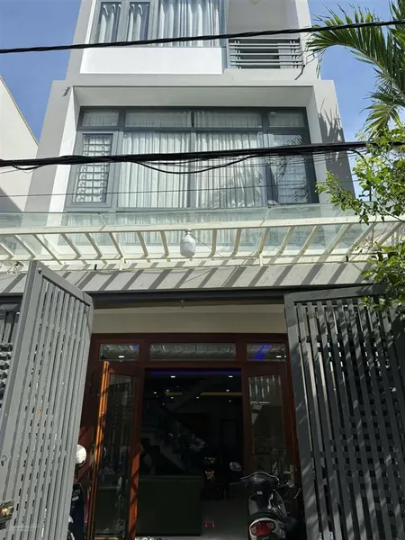 Bán nhà 4 tầng gần biển trần phú giá rẻ 8,1 tỷ sổ hồng hoàn công ô tô tránh nhau